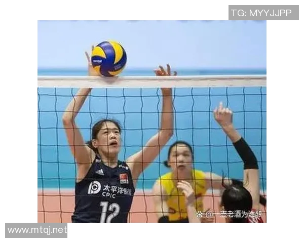 中国女排迎战荷兰队期待精彩对决全力争胜展现团队精神与拼搏精神