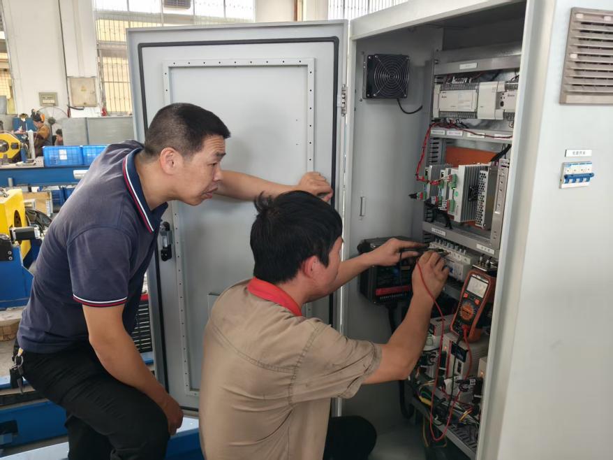 乐鱼泉州开辟区发扬“劳模工匠”肉体系列│ 三十载逐梦电子路从“电子迷”到“泉州好(图3)